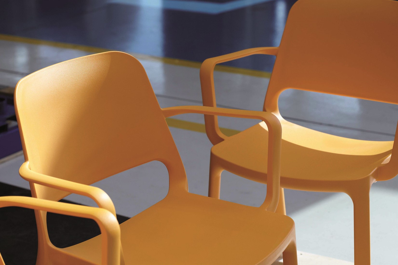 Discrimineren wassen kopiëren Kasper armstoel - kunststof school/ kantine stoel - Oranje (AR) bij FP  Collection