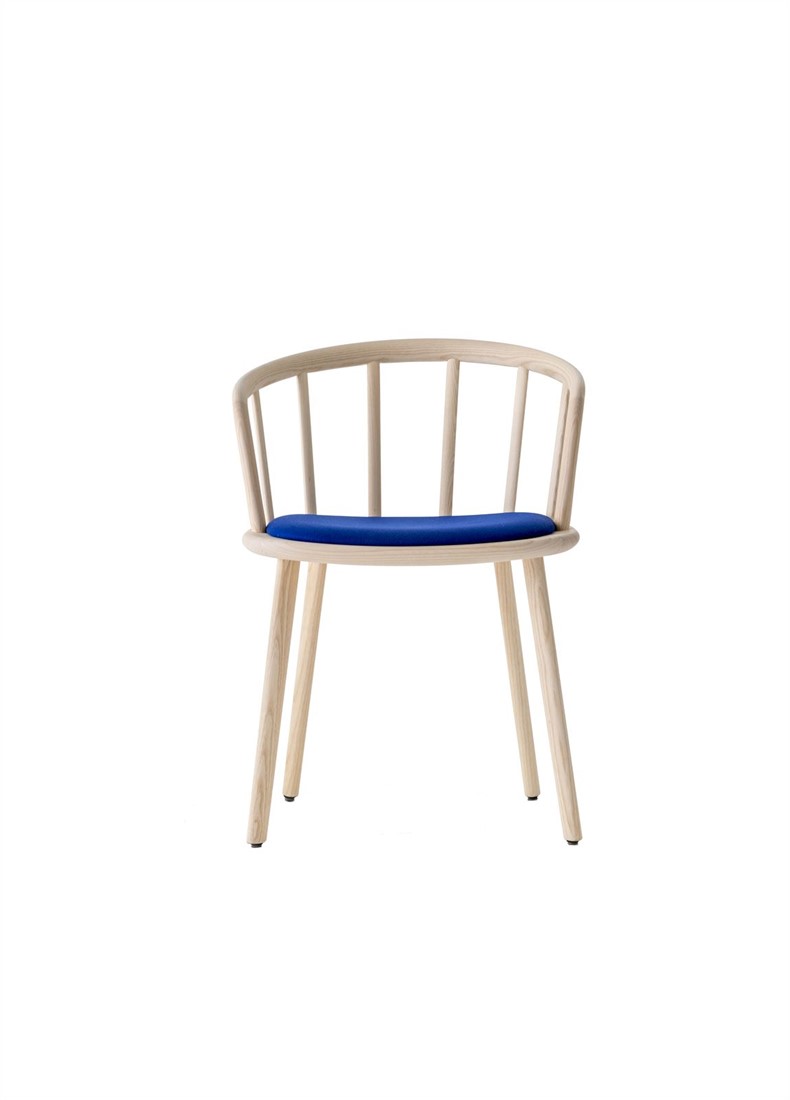 Uitbeelding prioriteit Makkelijk te gebeuren Nym 2836 - houten stoel met armleggers en opdekstoffering. 100%  Gecertificeerd hout bij FP Collection